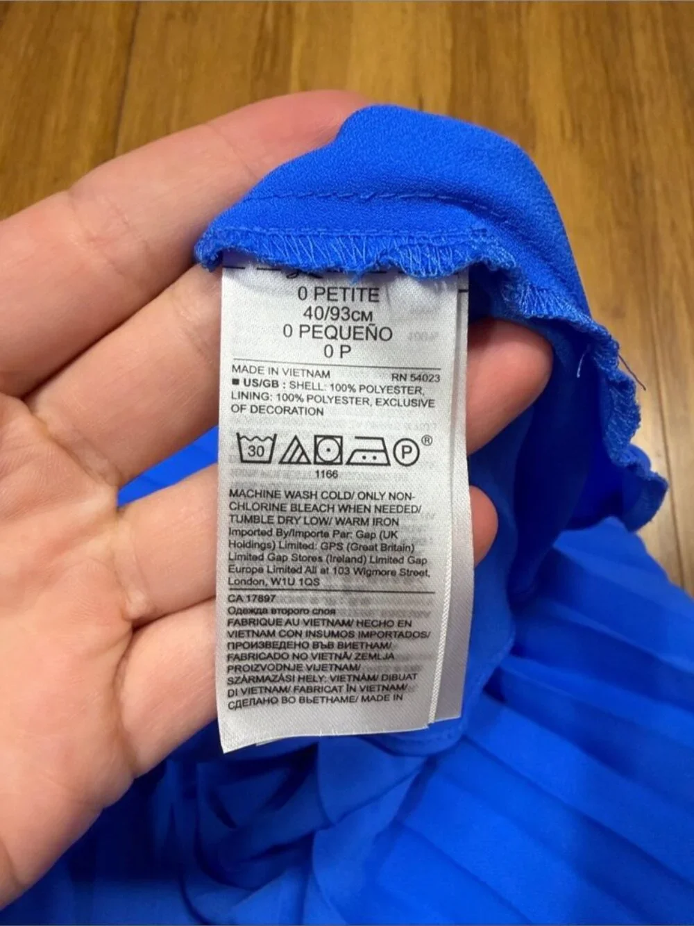 Banana Republic elegant bright
